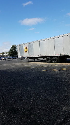 Shipping and Mailing Service «UPS Customer Center», reviews and photos, 75 Smith St, Farmingdale, NY 11735, USA