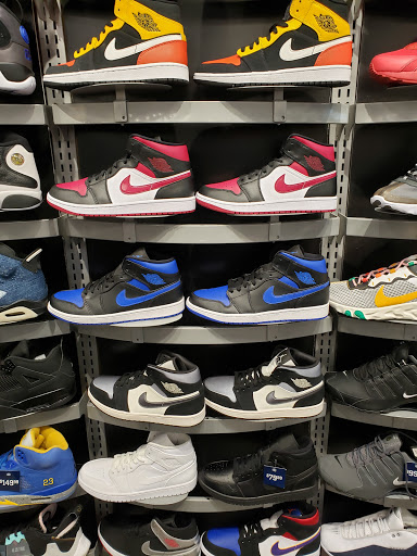Shoe Store «Champs Sports», reviews and photos, 7439 Dadeland Mall Cir W, Miami, FL 33156, USA