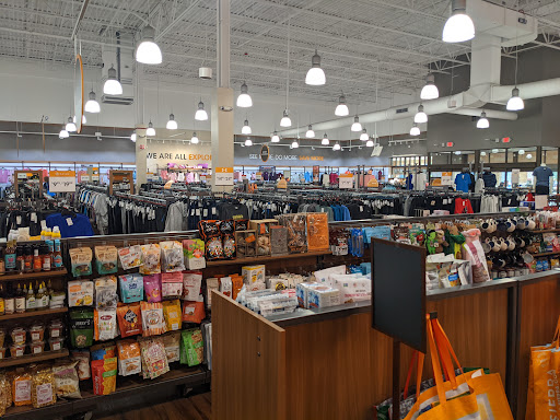 Outdoor Sports Store «Sierra Trading Post», reviews and photos, 95 Danada Square East, Wheaton, IL 60189, USA