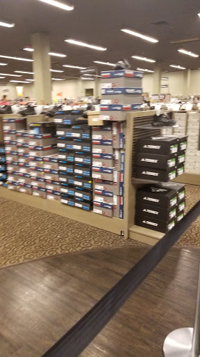 Shoe Store «DSW Designer Shoe Warehouse», reviews and photos, 17158 Redmond Way, Redmond, WA 98052, USA