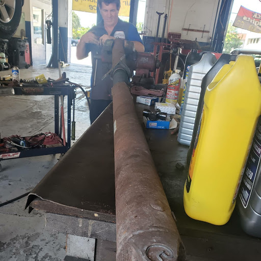 Auto Repair Shop «Honka Auto Repairs», reviews and photos, 1266 Court St, Clearwater, FL 33756, USA
