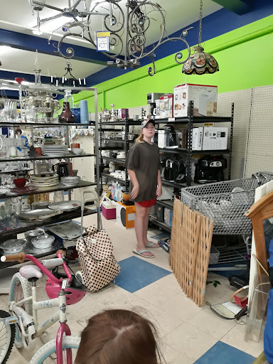 Used Furniture Store «Habitat for Humanity in Monmouth County ReStore», reviews and photos, 45 South St, Freehold, NJ 07728, USA