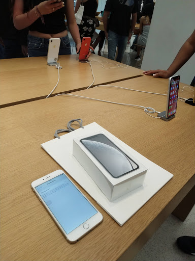 Cell Phone Store «Apple Brickell City Centre», reviews and photos, 701 S Miami Ave, Miami, FL 33130, USA