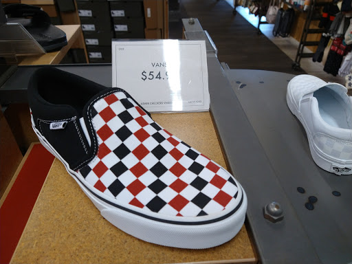 Shoe Store «DSW Designer Shoe Warehouse», reviews and photos, 1885 County Rd D E, Maplewood, MN 55109, USA