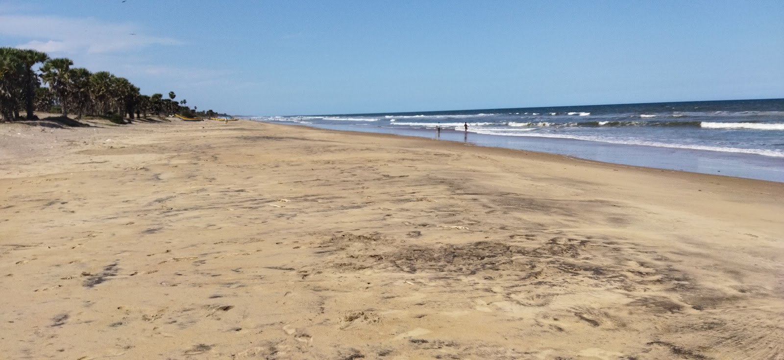 Foto di Yellayya peta Beach con una superficie del sabbia luminosa