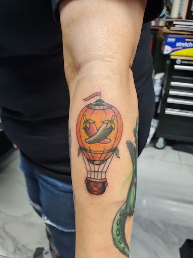 Explore fine line hand tattoo ideas, creative tattoo ideas in Albuquerque, available at Por Vida Tattoo