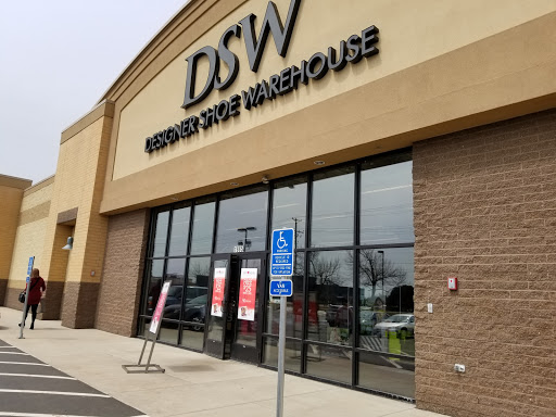 DSW Designer Shoe Warehouse, 1885 County Rd D E, Maplewood, MN 55109, USA, 