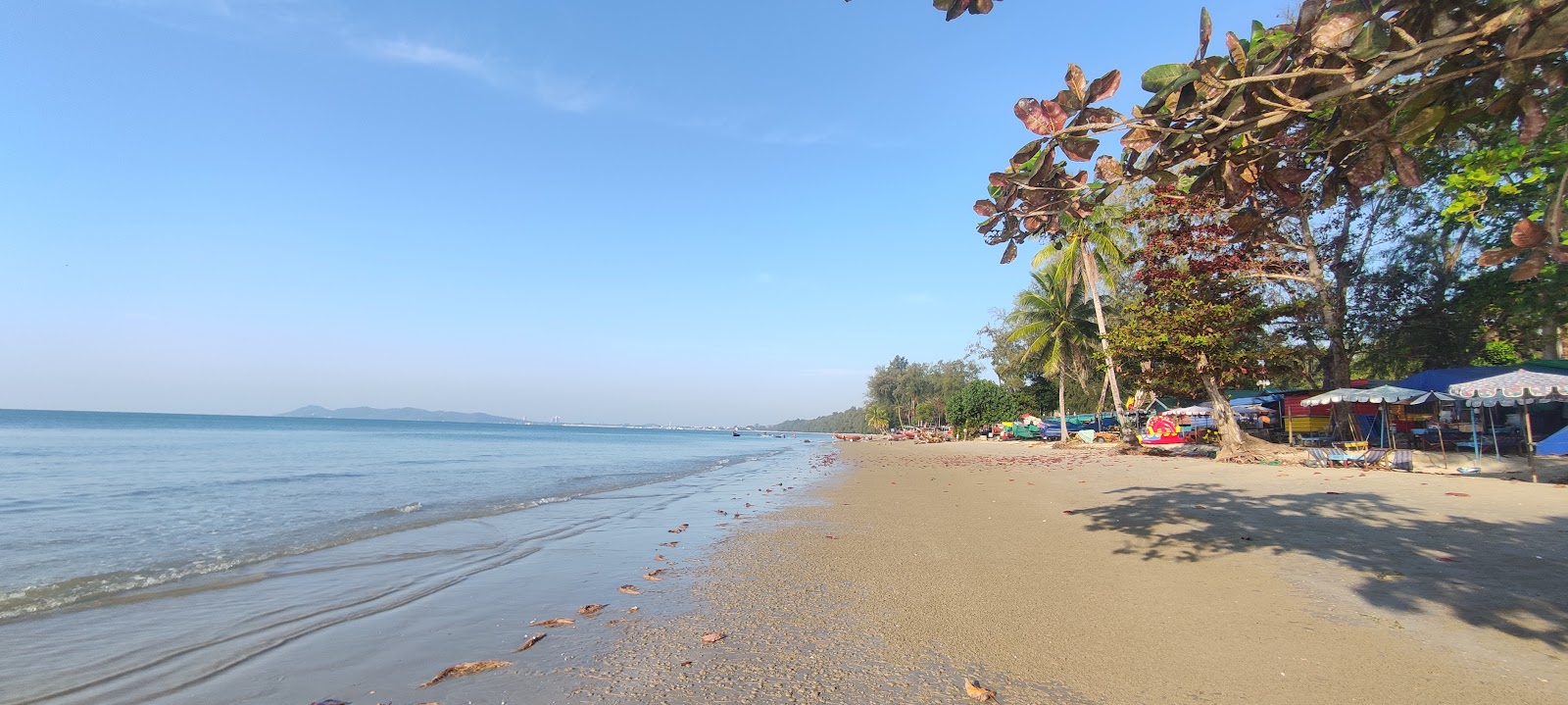 Valokuva Suan Son Beachista. sisältäen tilava ranta