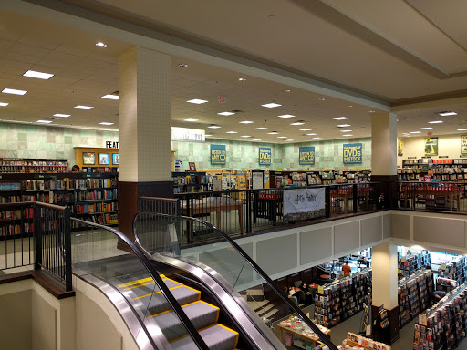 Book Store «Barnes & Noble Booksellers Crocker Park», reviews and photos, 198 Crocker Park Blvd, Westlake, OH 44145, USA