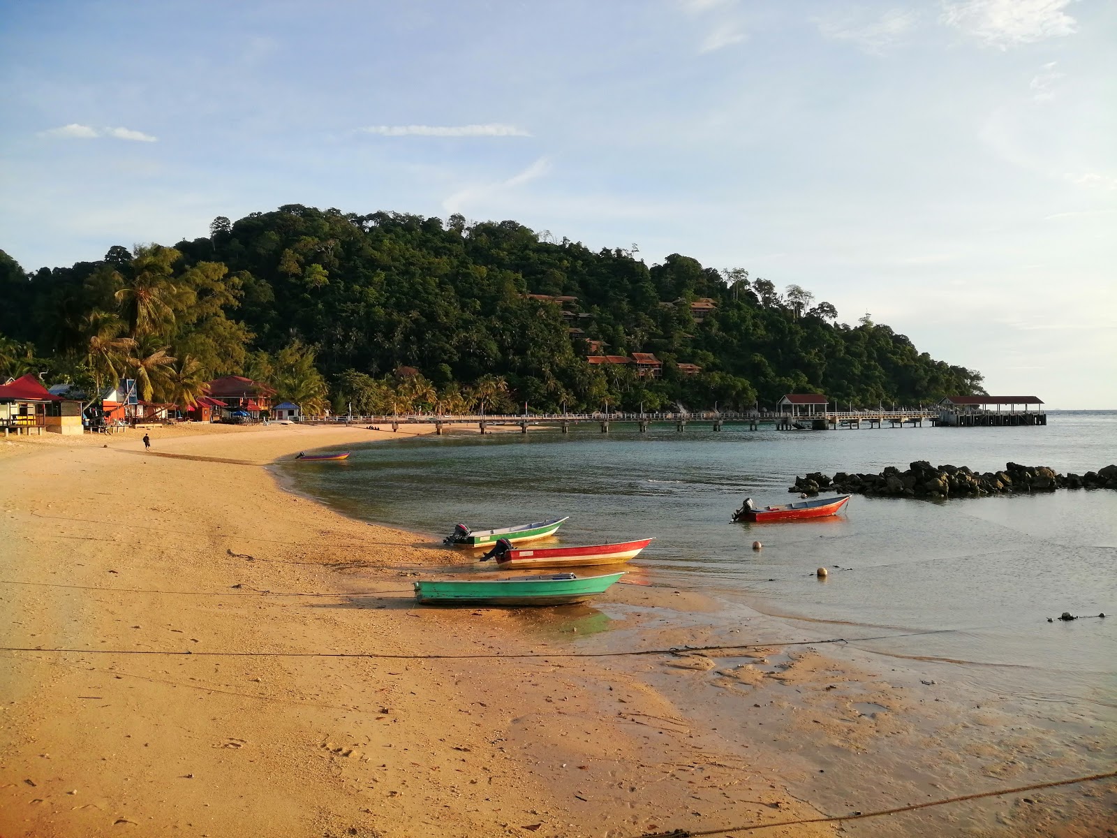 Foto di Kampung Tekek Beach con dritto e lungo