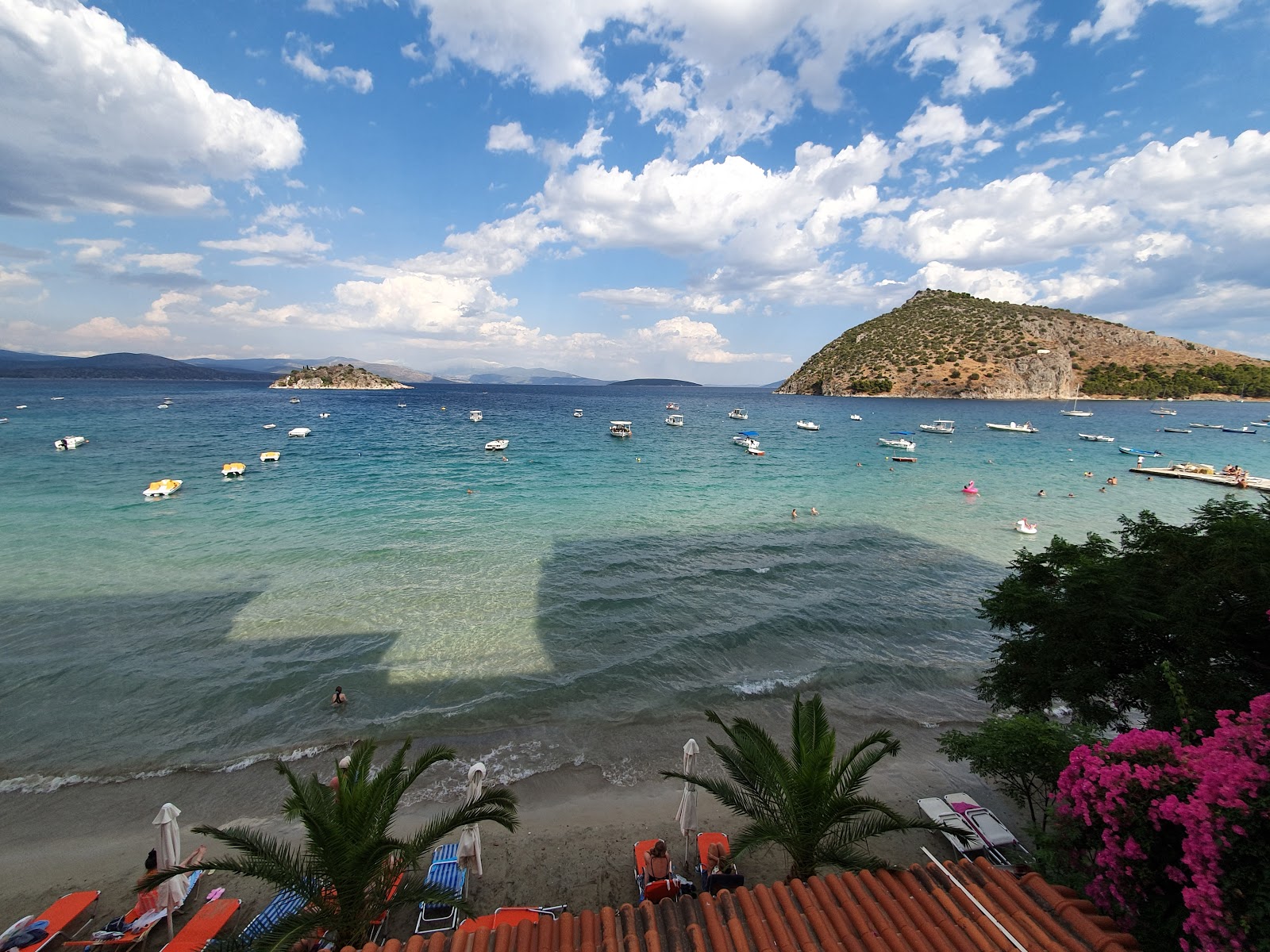 Fotografija Tolo Beach || z modra voda površino