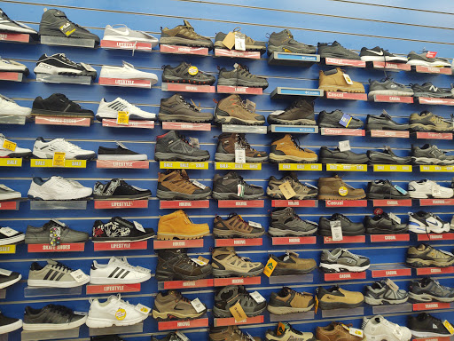 Sporting Goods Store «Big 5 Sporting Goods», reviews and photos, 3420 Arden Way, Sacramento, CA 95825, USA