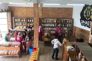 Dinasty Raja Oleh Oleh Wonosobo image