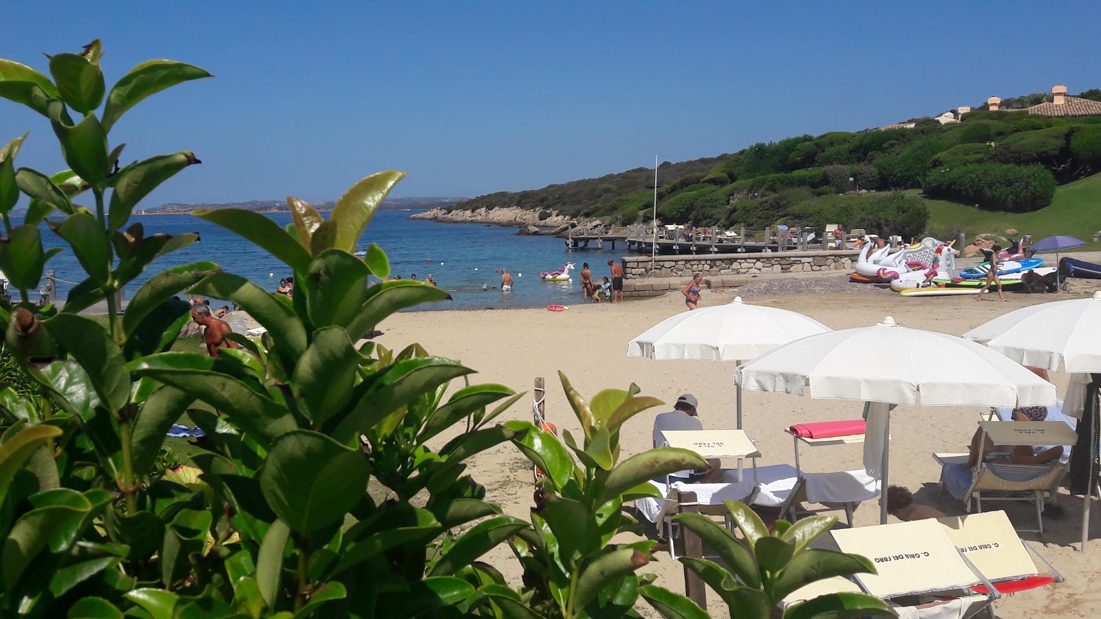 Zdjęcie Spiaggia Cala del Faro II z powierzchnią piasek z kamykami
