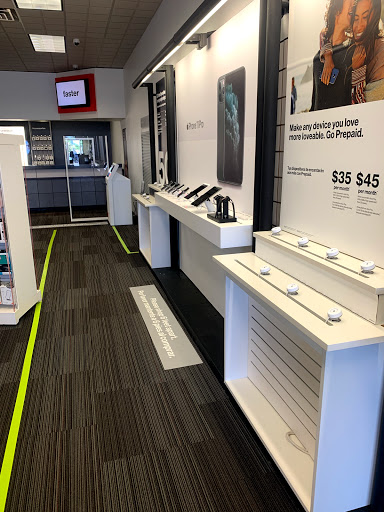 Cell Phone Store «Verizon», reviews and photos, 6432 Springfield Blvd, Springfield, VA 22150, USA