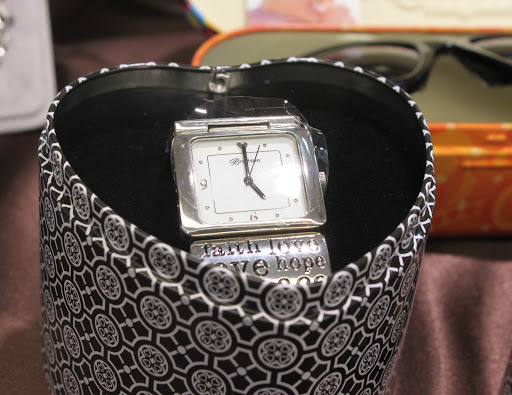 Jewelry Store «Jewelry World», reviews and photos, 26530 Bouquet Canyon Rd, Santa Clarita, CA 91350, USA