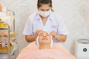 Flyingbee Facial Spa image