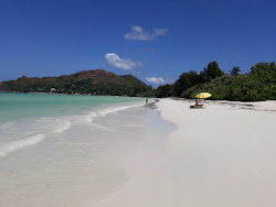 Foto di Anse Takamaka Beach con costa lunga e dritta