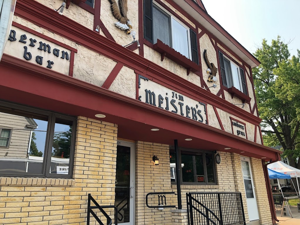 Meister's Bar & Grill 55082