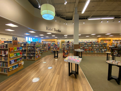 Book Store «Barnes & Noble Booksellers Fredericksburg/ Central Park», reviews and photos, 1220 Carl D. Silver Parkway, Fredericksburg, VA 22401, USA