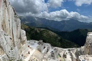Carrara Marble Tour image