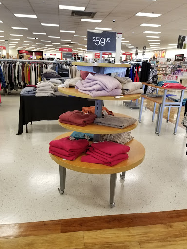 Department Store «T.J. Maxx & HomeGoods», reviews and photos, 715 E Dundee Rd, Palatine, IL 60074, USA