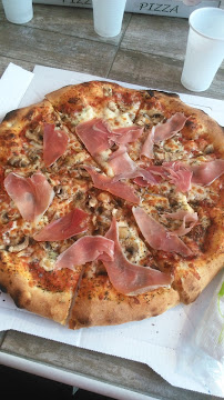 Plats et boissons du Pizzeria Pizza Carloni à Villeurbanne - n°18