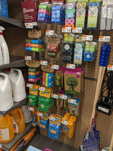 Pet Supply Store «Pet Supplies Plus», reviews and photos, 5418 N Blackstone Ave, Fresno, CA 93710, USA