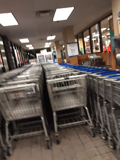 Grocery Store «Kroger», reviews and photos, 525 E Clifty Dr, Madison, IN 47250, USA