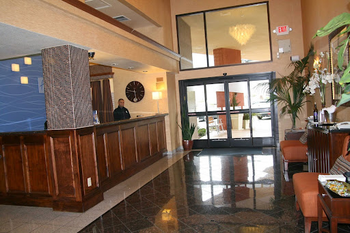 Hotel «Holiday Inn Express Union City», reviews and photos