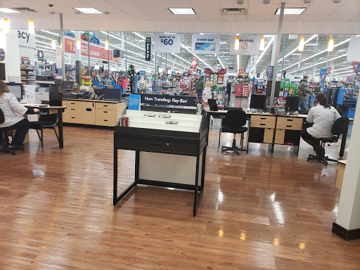 Optician «Walmart Vision & Glasses», reviews and photos, 555 W Genesee St, Lapeer, MI 48446, USA
