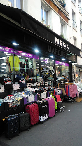 Magasin de vêtements Mega Marques Paris