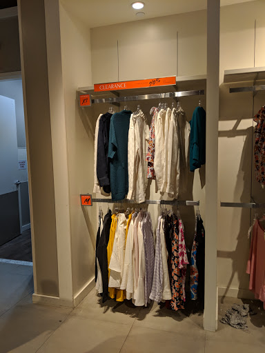 Clothing Store «Banana Republic Factory Store», reviews and photos, 422 86th St, Brooklyn, NY 11209, USA