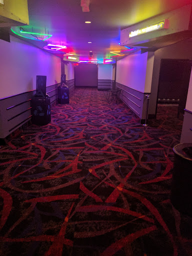 Movie Theater «Regal Cinemas Hilltop 9 Cinema», reviews and photos, 325 Beavercreek Rd, Oregon City, OR 97045, USA