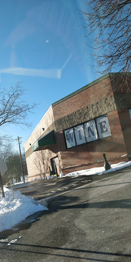 Liquor Store «Julios Liquor», reviews and photos, 140 Turnpike Rd, Westborough, MA 01581, USA