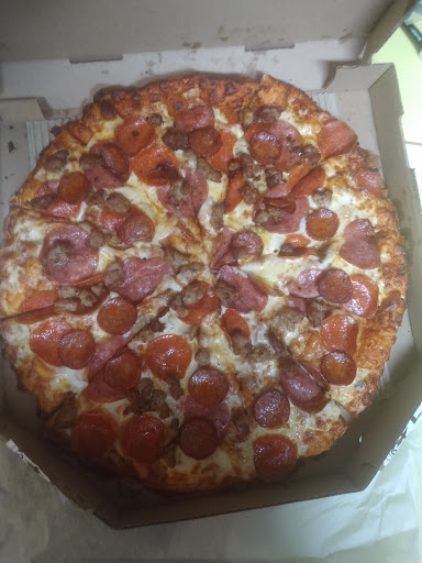 Pizza Restaurant «Round Table Pizza», reviews and photos, 10070 SW Barbur Blvd, Portland, OR 97219, USA