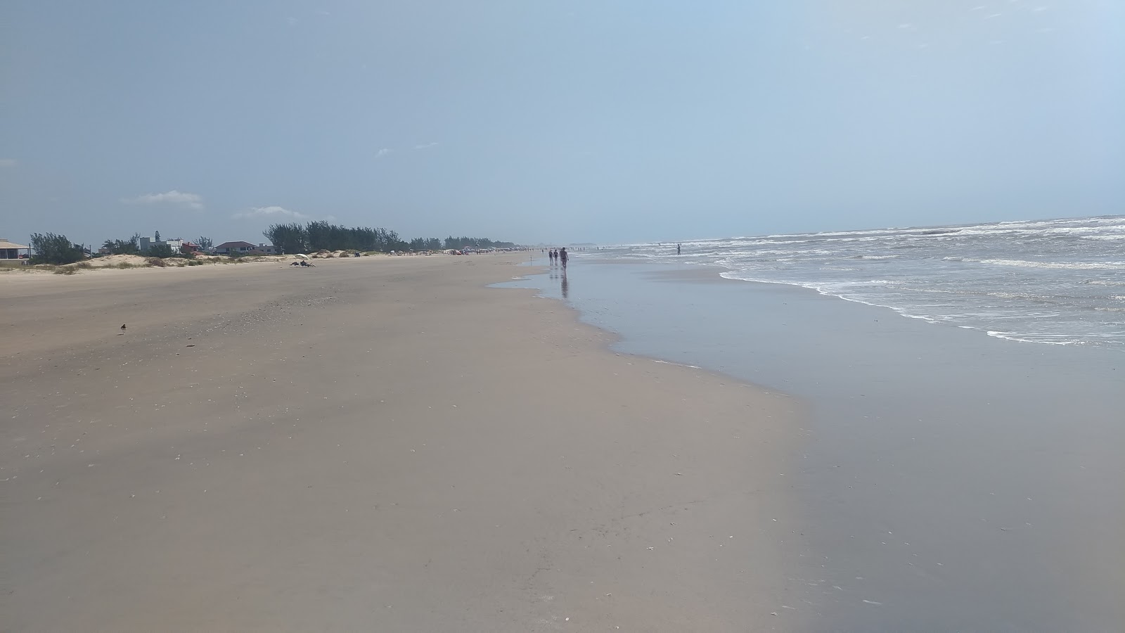 Valokuva Real Torresin rantaista. pinnalla turkoosi vesi:n kanssa