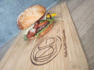 Photo n°70 de LE QG STREET-FOOD à Naves ()