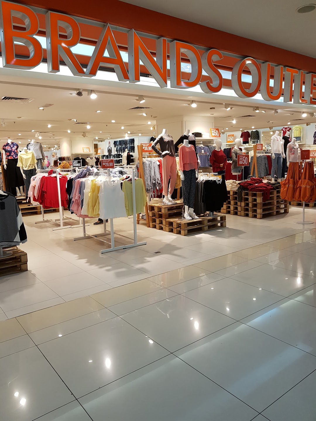 Brands Outlet Suria Sabah Shopping Mall