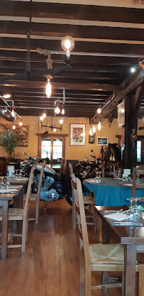 Atmosphère du Restaurant français L'Auberge de la Vallée à Saint-Céneri-le-Gérei - n°10