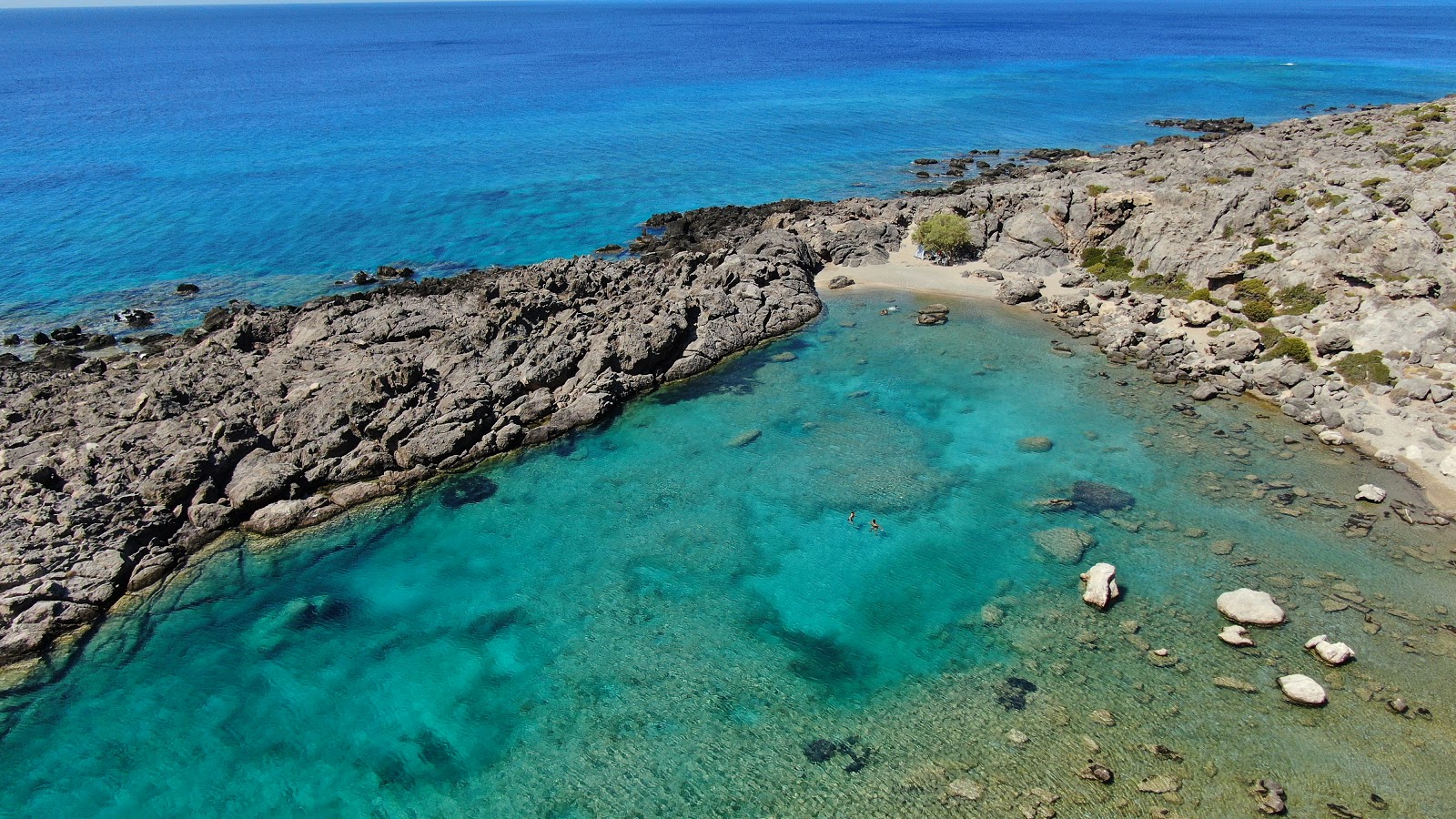 Φωτογραφία του Viena beach με επίπεδο καθαριότητας πολύ καθαρό
