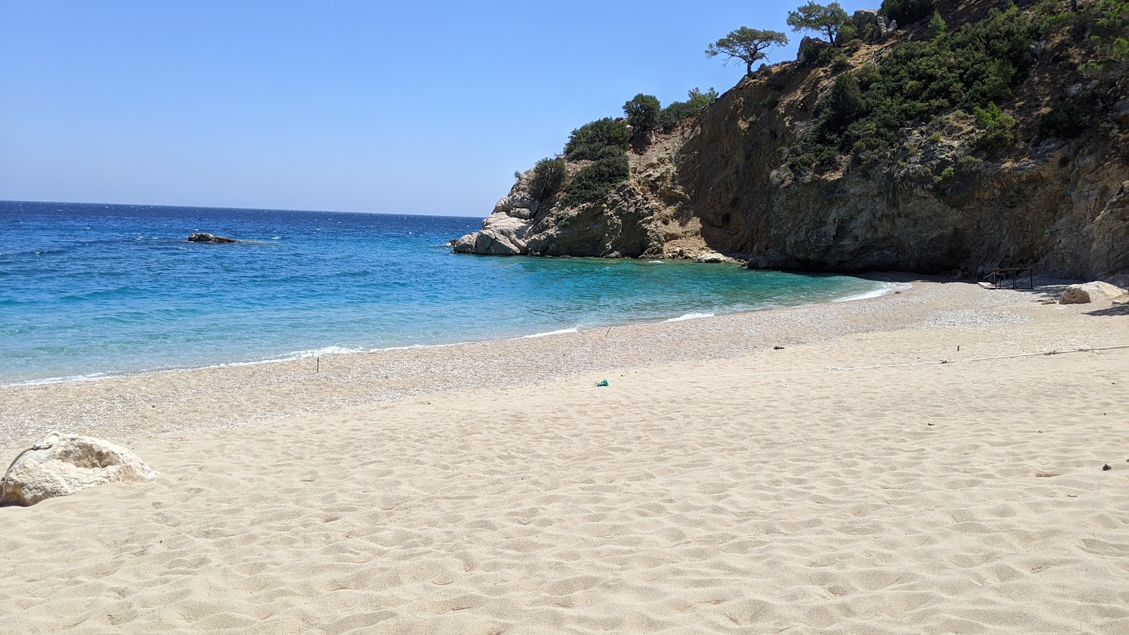 Photo of Apella beach and its beautiful scenery