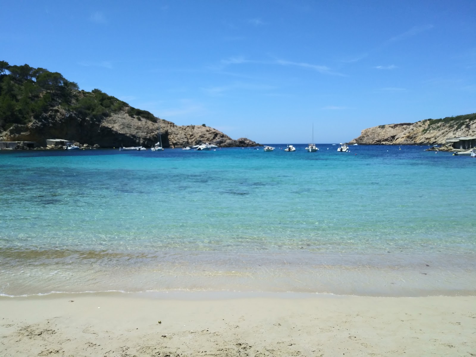 Fotografie cu Playa Cala Vadella - locul popular printre cunoscătorii de relaxare