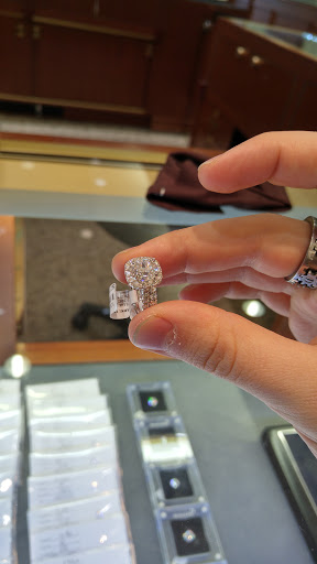 Jeweler «Murphy Jewelers - Promenade Shops», reviews and photos, 2985 Center Valley Pkwy # 204, Center Valley, PA 18034, USA