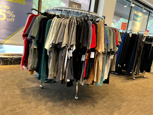 Department Store «Nordstrom Rack Chestnut Street», reviews and photos, 1700 Chestnut St, Philadelphia, PA 19103, USA