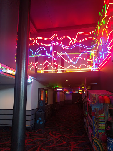 Movie Theater «Regal Cinemas Hilltop 9 Cinema», reviews and photos, 325 Beavercreek Rd, Oregon City, OR 97045, USA