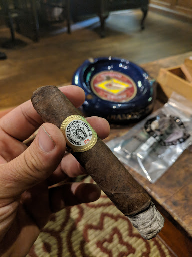 Tobacco Shop «Stogies On Grand», reviews and photos, 961 Grand Ave, St Paul, MN 55105, USA