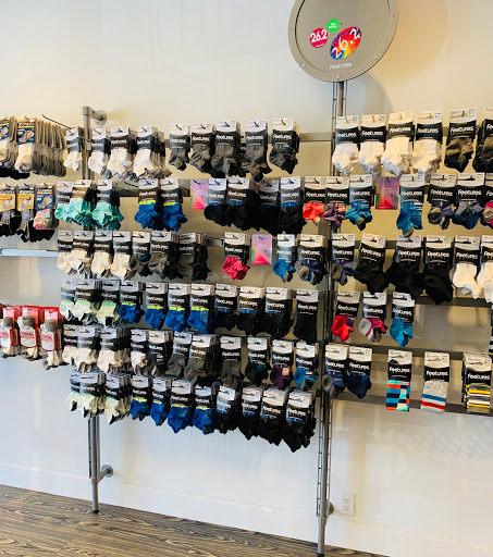 Sporting Goods Store «Running Wild», reviews and photos, 2563 E Sunrise Blvd, Fort Lauderdale, FL 33304, USA