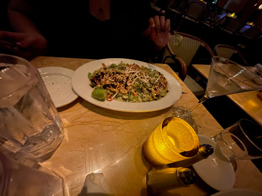 Restaurant «The Cheesecake Factory», reviews and photos, 5799 N Bayshore Dr, Glendale, WI 53217, USA