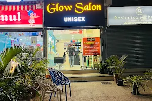 Glow unisex Salon image